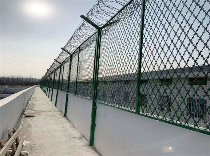 刀（dāo）刺隔離網