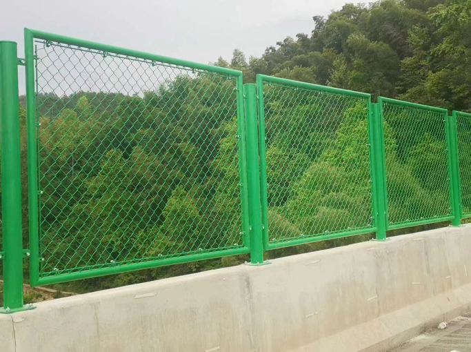 橋（qiáo）梁隔離網