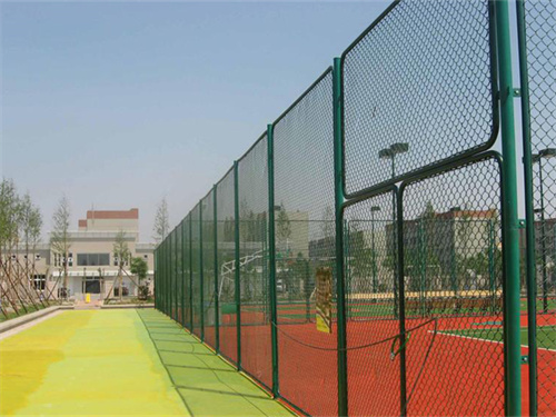 學校體育（yù）場圍欄.jpg