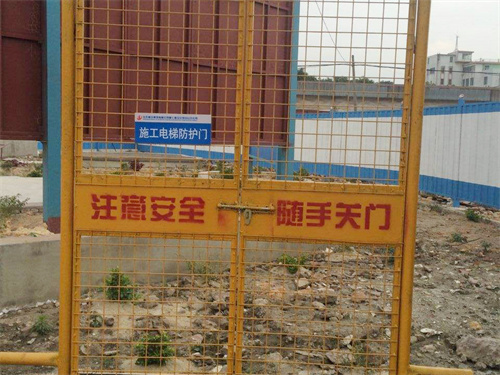 施工(gōng)電梯門2.jpg